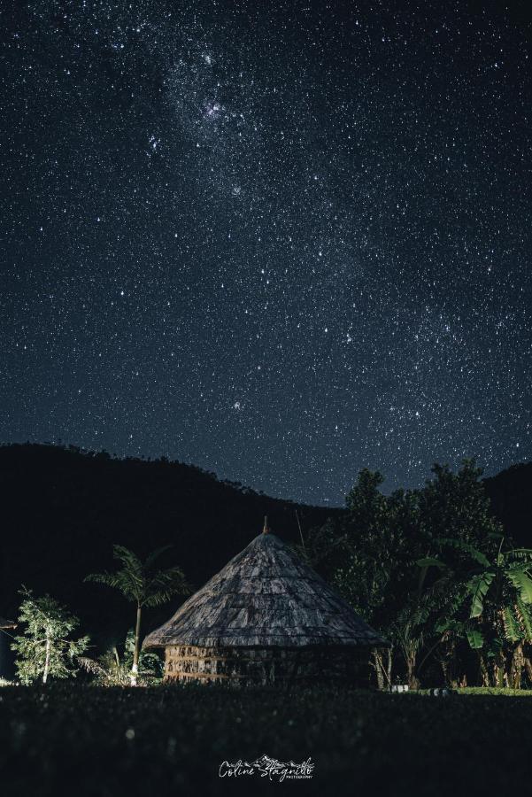 Hotel Tieti Poindimie Bagian luar foto