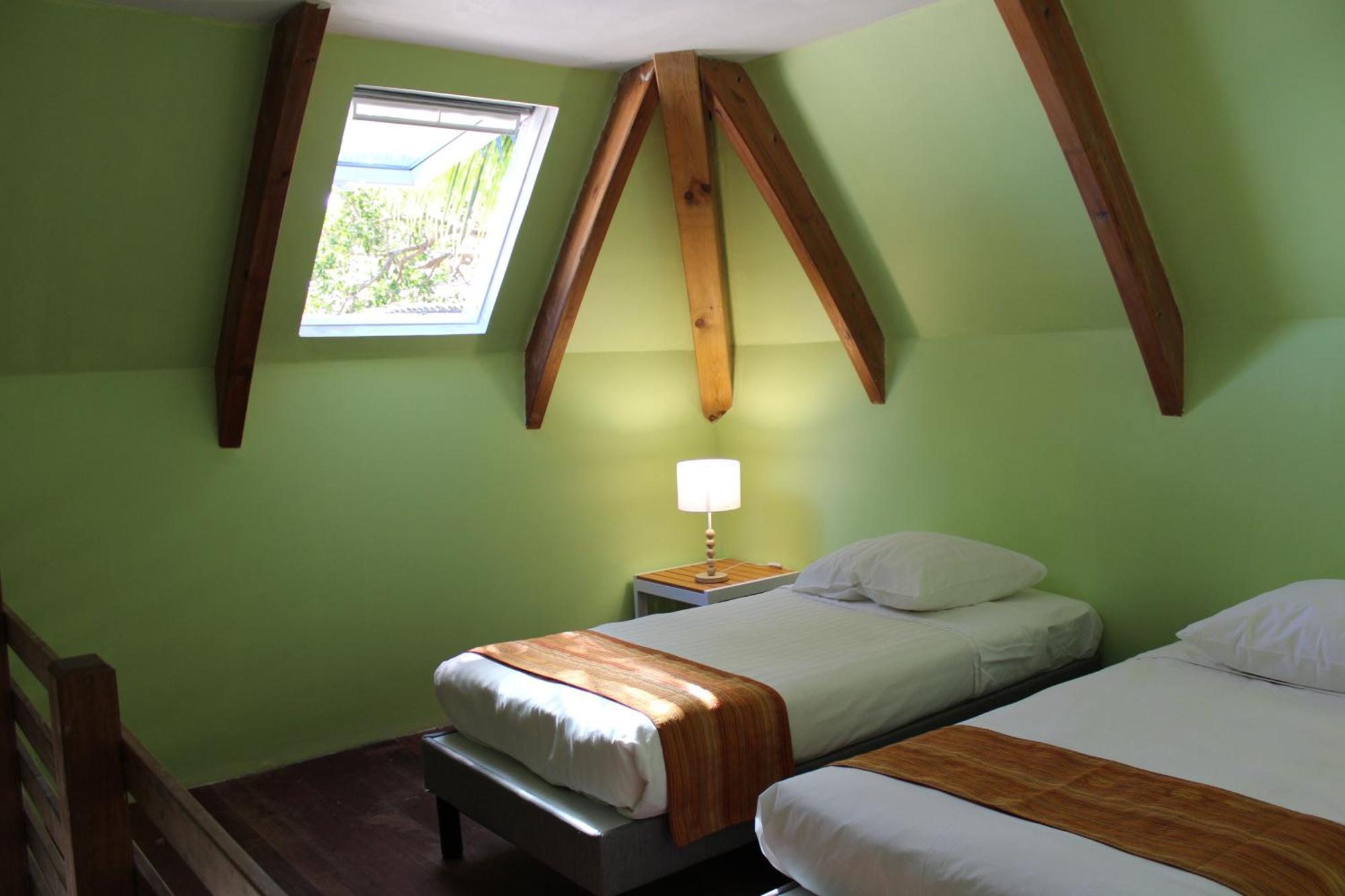 Hotel Tieti Poindimie Bagian luar foto